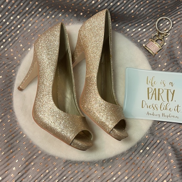 Gorgeous Gold Glitter ‘Grace’ Heels 👠 | Fergalicious by Fergie - Picture 3 of 10